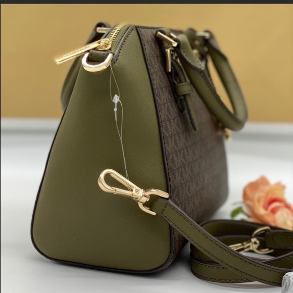 MICHAEL KORS CIARA MD MESSENGER DUFFLE Multi - Picture 5 of 11